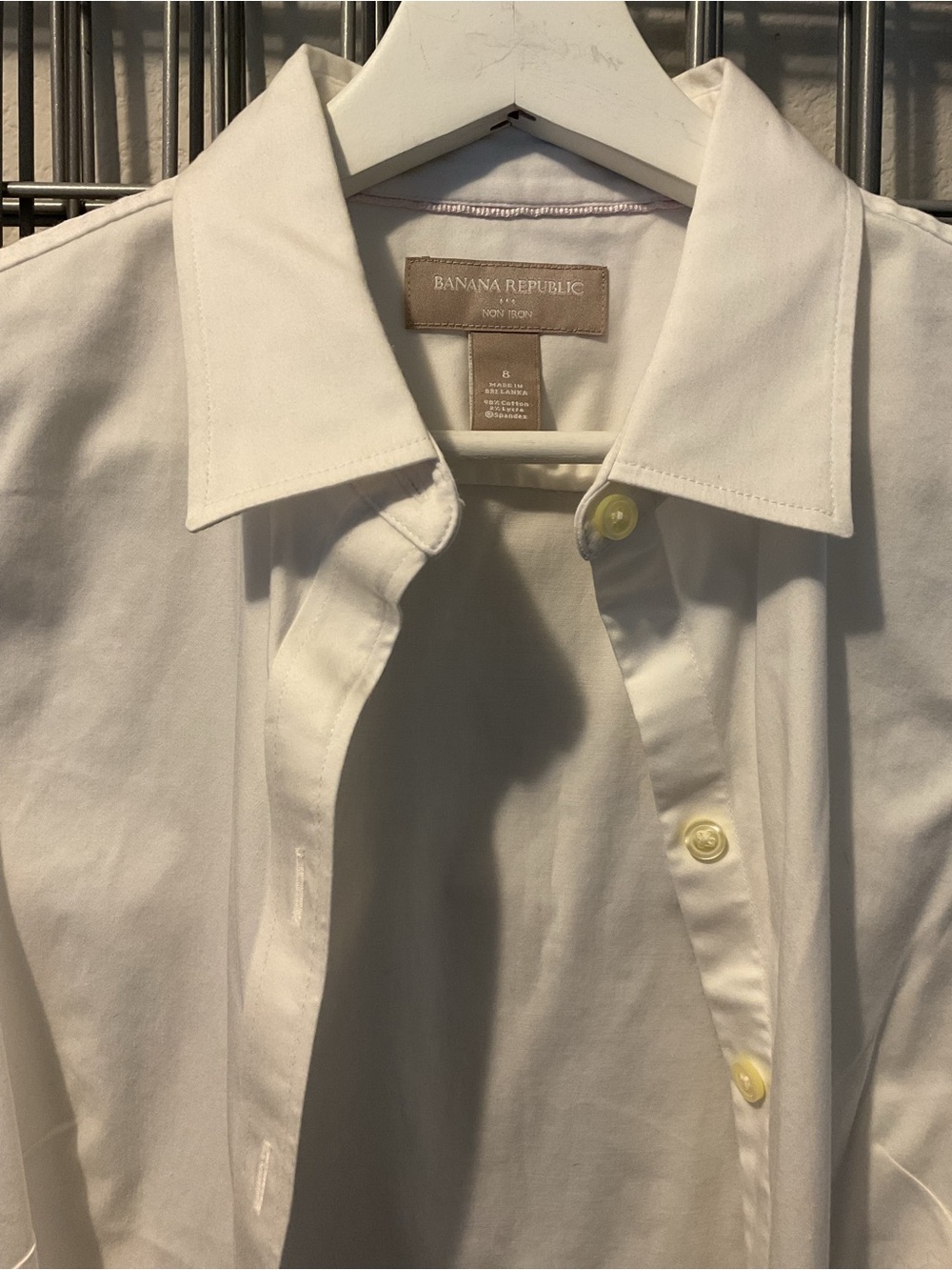 Banana Republic Women’s Riley tailored sleeveless White Button-Front Dress Shirt